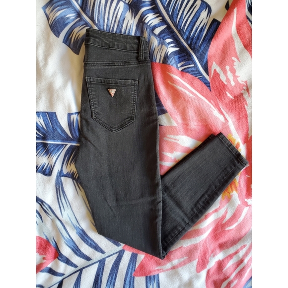 Size 27- Guess High-Rise Skinny Jeans - Picture 3 of 4